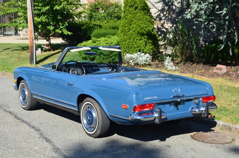 Mercedes 280sl blue