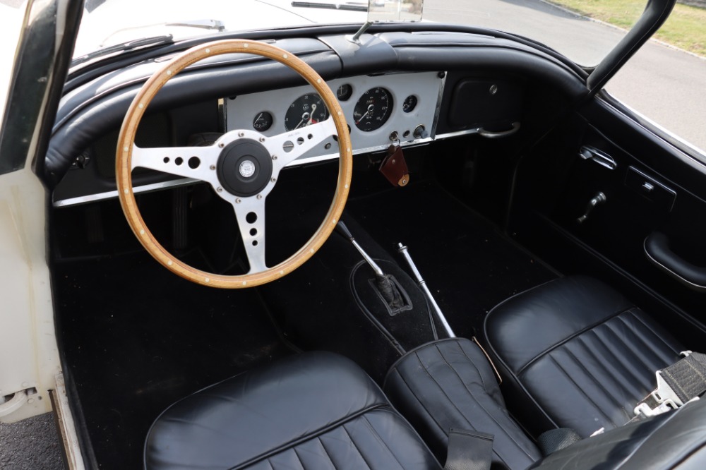 1959 Jaguar XK150S 7