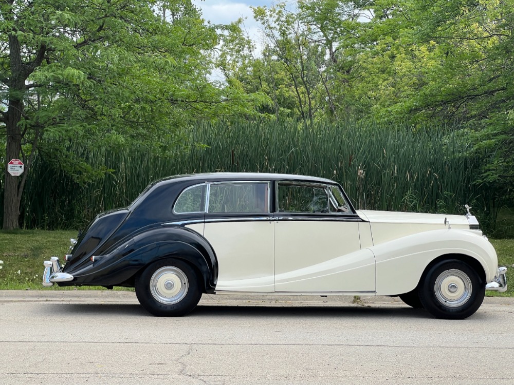 1956 Rolls-Royce Silver wraith 2