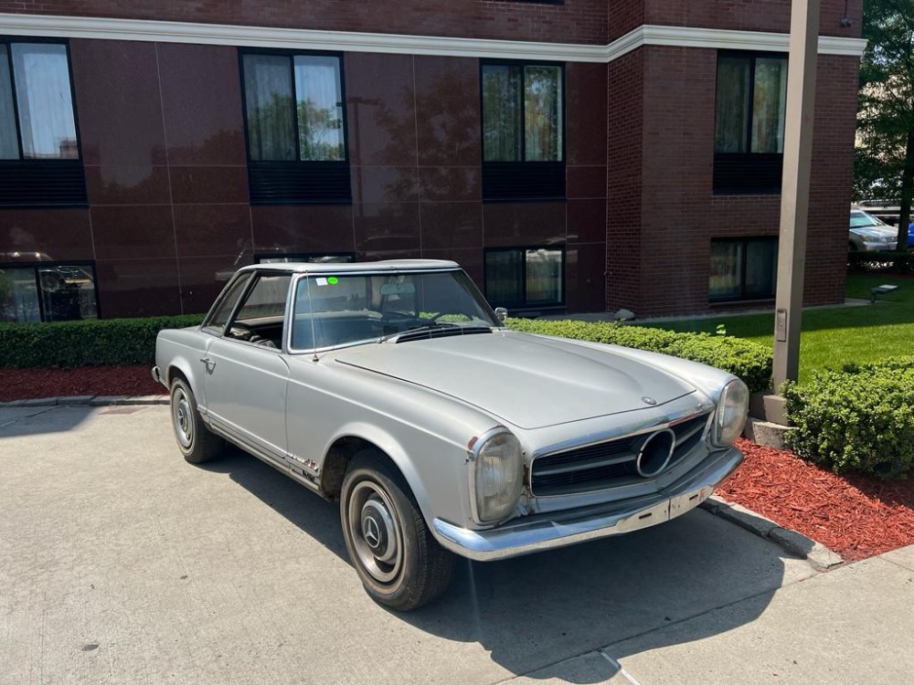 1967 Mercedes-Benz 230SL 1