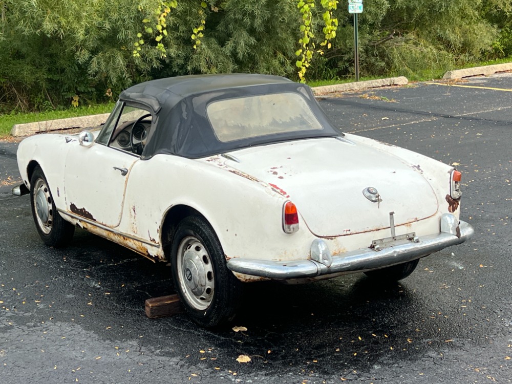 1961 Alfa Romeo Giulietta Spider 4