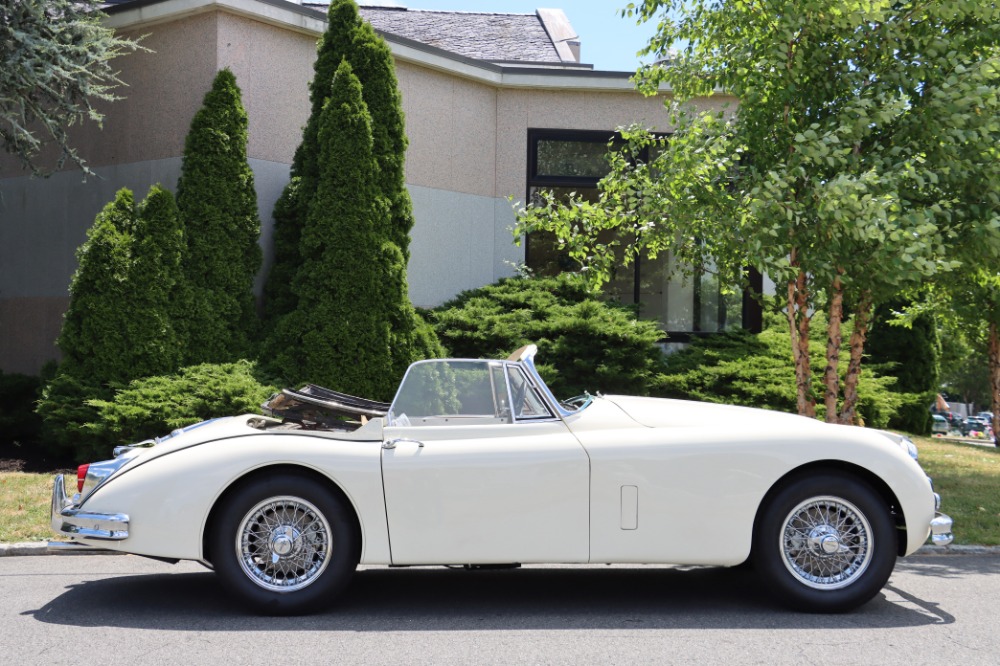 1961 Jaguar XK150 3