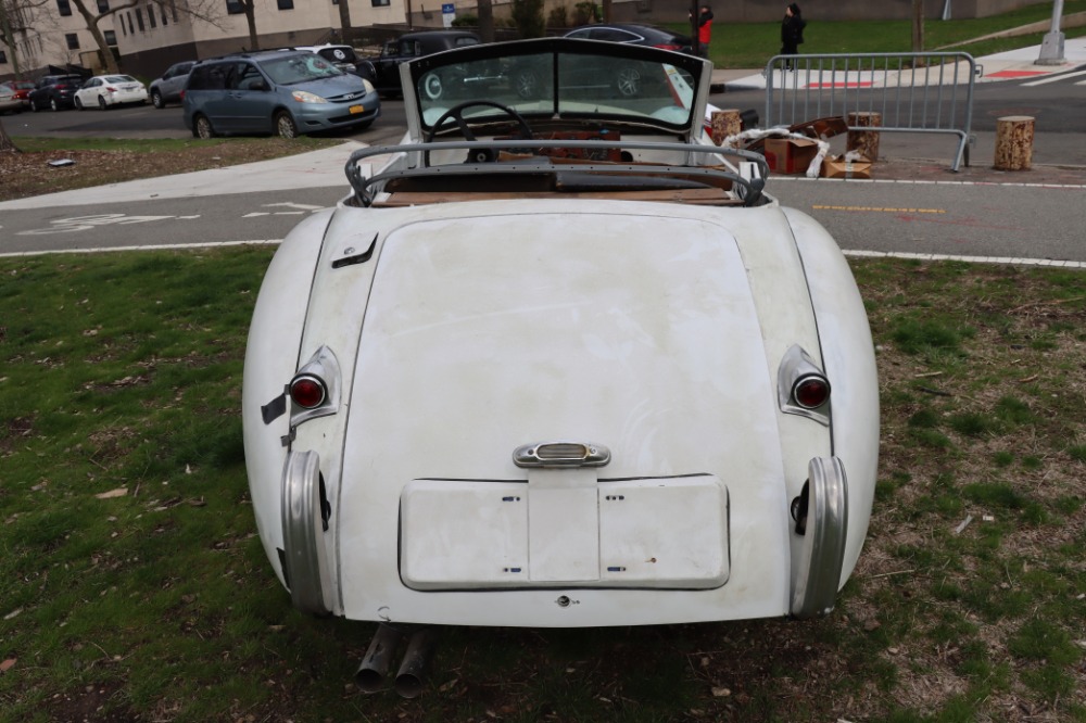 1953 Jaguar XK120 5