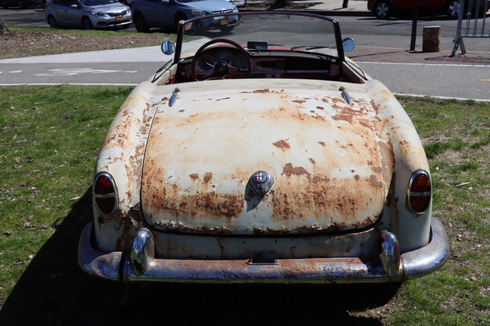 1958 Alfa Romeo Spider Veloce 5