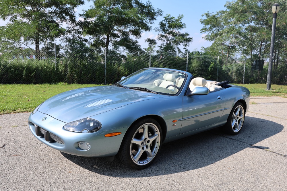 2003 Jaguar XKR 1