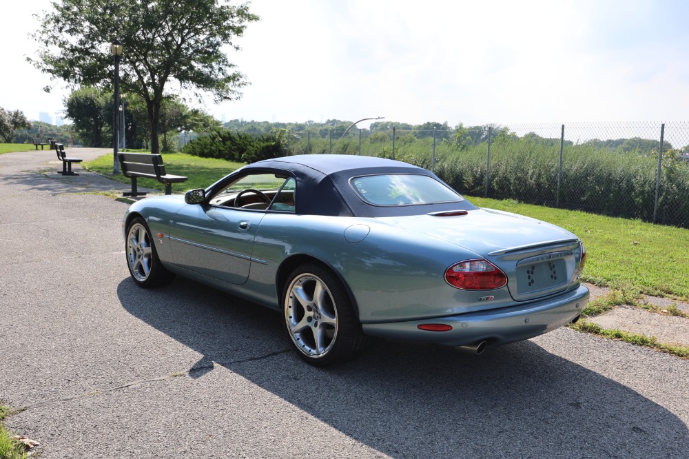 2003 Jaguar XKR 6