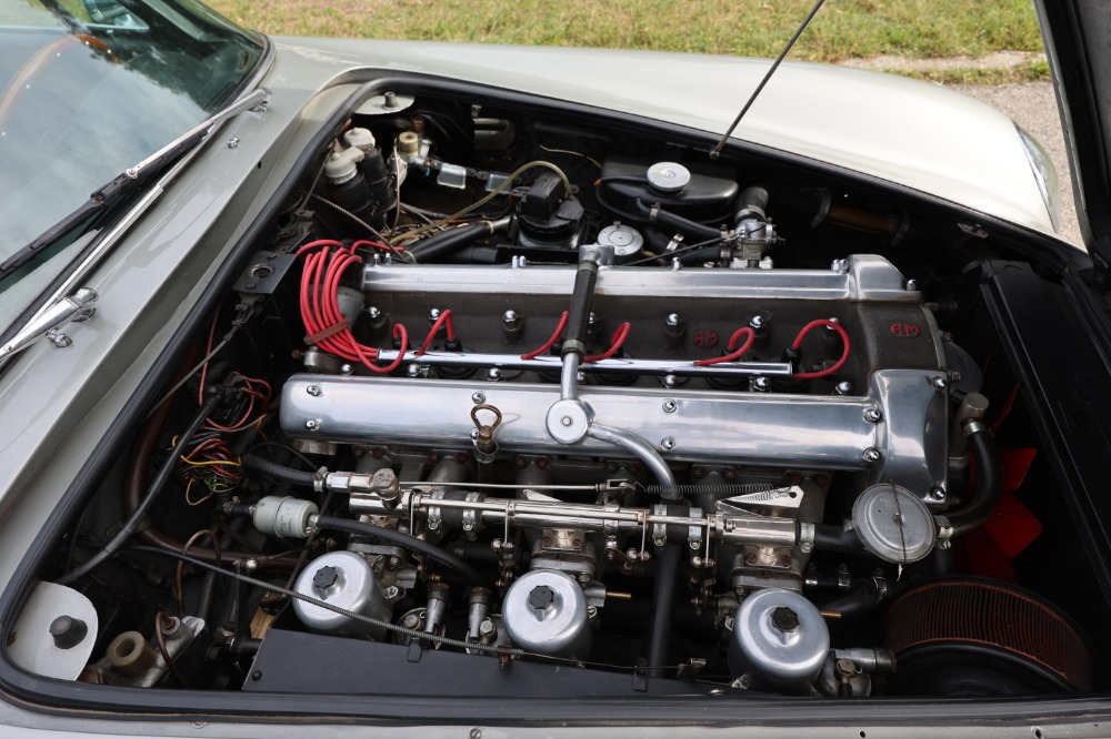 1967 Aston Martin DB6 10