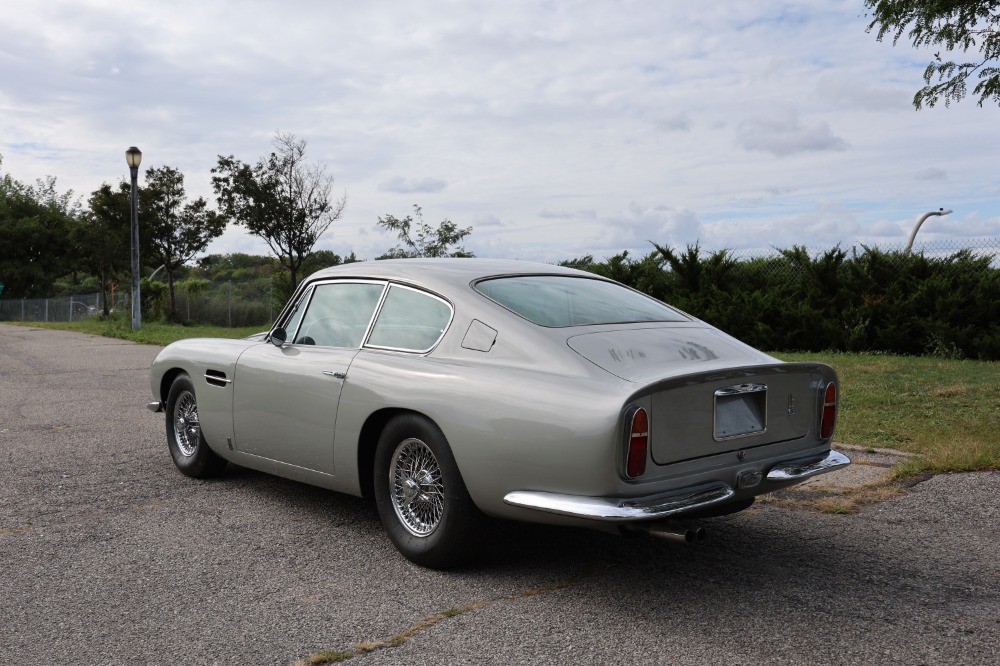 1967 Aston Martin DB6 8