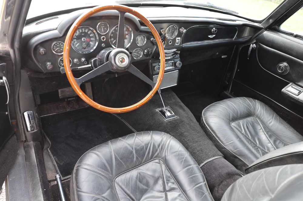 1967 Aston Martin DB6 9