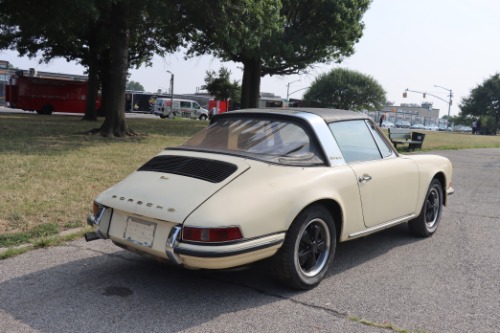 Used 1968 Porsche 911 for sale $67,500 at Gullwing Motor Cars in Astoria NY 11103 5