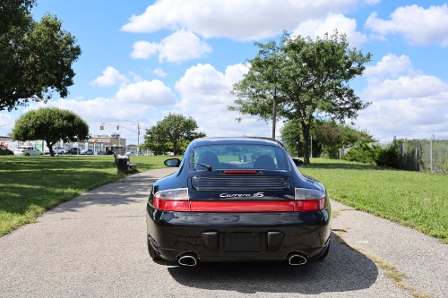 Used 2002 Porsche 911 C4S for sale $59,500 at Gullwing Motor Cars in Astoria NY 11103 5